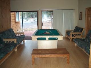 Billiard Room With 50in Flat Screen/dvd/vcr.