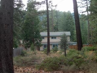 Ponderosa House - Located In A Quiet Mountain Setting.