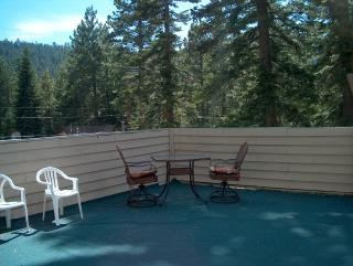 Ponderosa House - Mountian View Deck With Plenty Of Seating To Relax In All Seasons