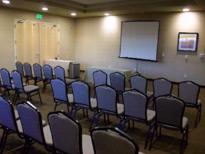 Holiday Inn Express & Suites - Complimentary Wi-fi!!