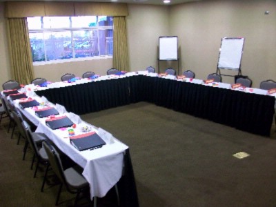 Holiday Inn Express & Suites - 