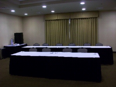 Holiday Inn Express & Suites - 