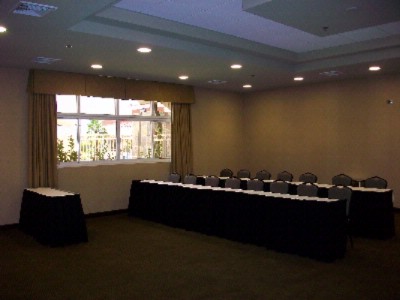 Holiday Inn Express & Suites - 