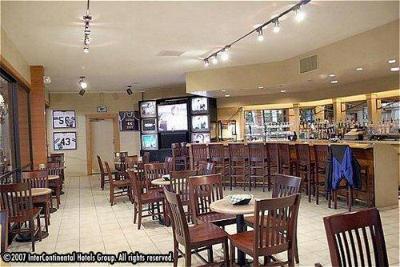 Ramada Inn Overland Park - Sports Bar