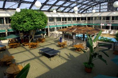 Ramada O'hare - Atrium