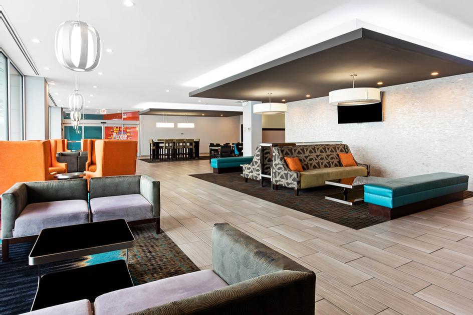 Ramada O'hare - Lobby