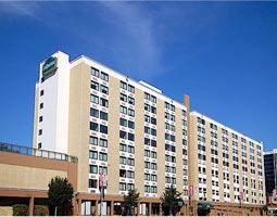 La Quinta Inn & Suites at Lax - 