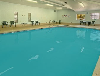 Days Inn & Suites - Indoor Heated Pool And Spa
