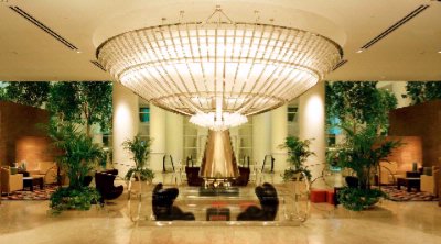 Schaumburg Renaissance - Bright And Beckoning By Day Relaxing And Charming By Night Our M.i. Greatroom Is The Place To Be With Its Contemporary Décor And Stylish Seating Areas.