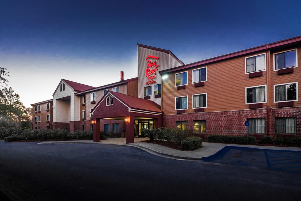 Red Roof Inn - 