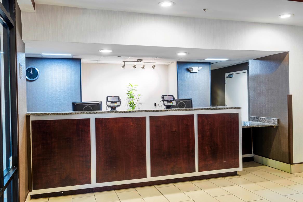 Red Roof Inn - Lobby