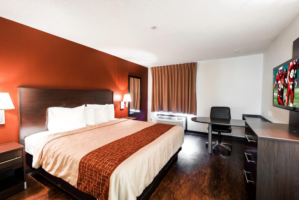 Red Roof Inn - Two Bed