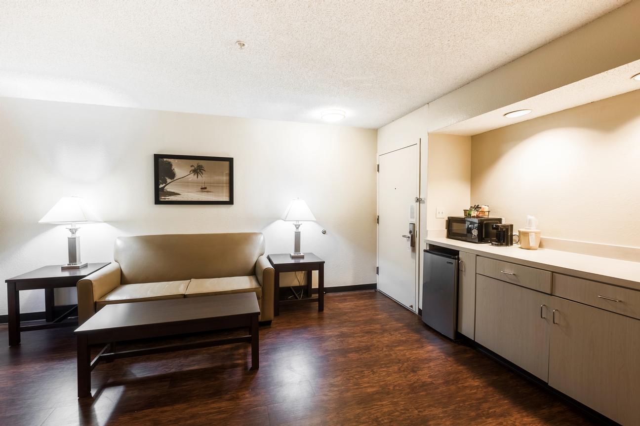 Red Roof Inn - Breakfast Area