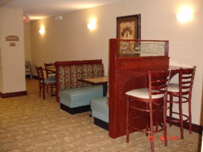 Holiday Inn Express - Breakfast Lounge