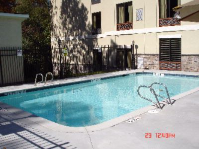 Holiday Inn Express - Pool