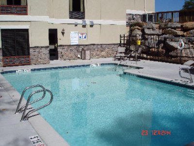 Holiday Inn Express - Pool