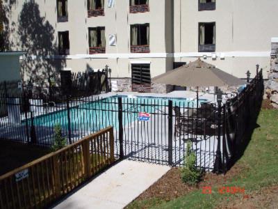 Holiday Inn Express - Pool