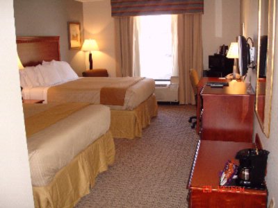 Holiday Inn Express - 2 Bed Room
