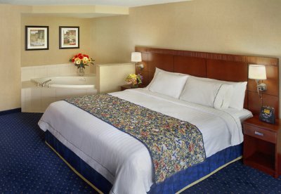 Courtyard by Marriott - King With Spa Suite