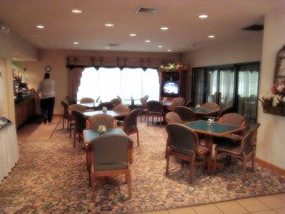 Dandelion Inn - Breakfast Bar/lobby