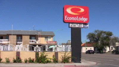 Econo Lodge - 