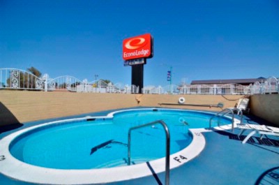 Econo Lodge - 