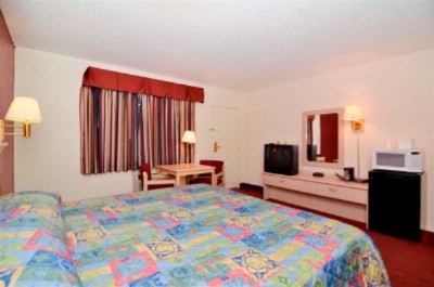 Econo Lodge - 