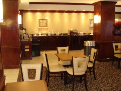 La Quinta Inn & Suites - Full Country Breakfast Served Daily.