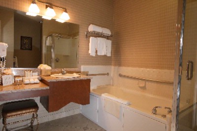 Holiday Inn Express Ventura Harbor - Studio Suite Bathroom