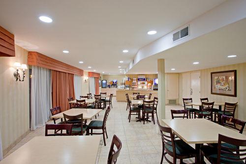 Holiday Inn Express Hotel & Suites - Fitness Center