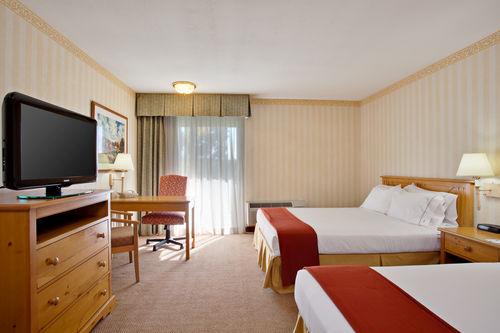Holiday Inn Express Hotel & Suites - Lobby