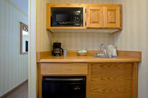 Holiday Inn Express Hotel & Suites - Outdoor Heated Pool & Jacuzzi