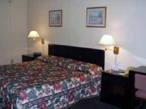Econo Lodge - 
