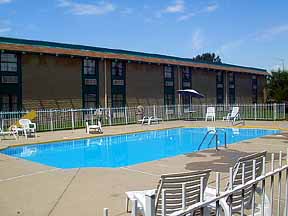 Econo Lodge - 