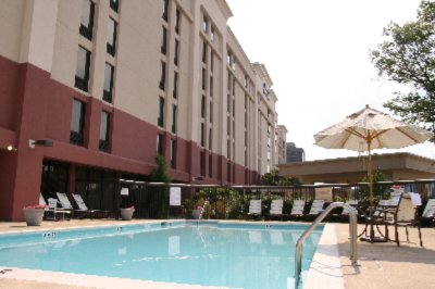 Hampton Inn & Suites Alexandria Old Town Area - Outdoor Swimming Pool