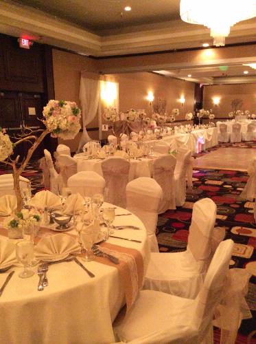 Crowne Plaza Hotel Fullerton - Courtyard Wedding Setup