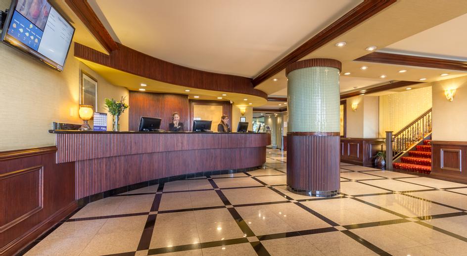 Crowne Plaza Hotel Fullerton - 24 Hours Business Center
