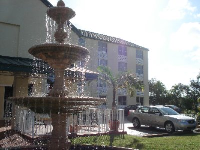 Country Inn & Suites Kendall - 