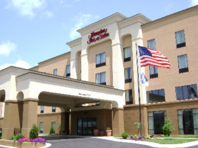 Hampton Inn & Suites - 