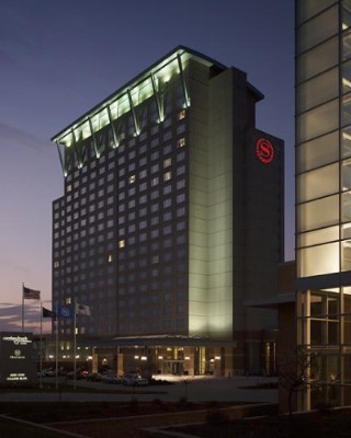 Sheraton Overland Park Hotel - Building Exterior