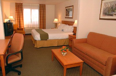 Hampton Inn & Suites - 