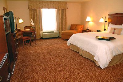 Hampton Inn & Suites - 