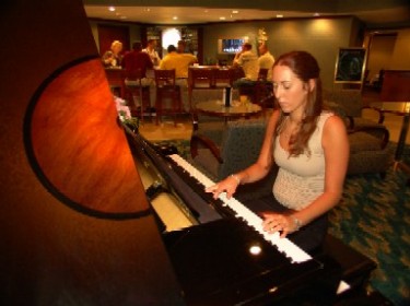 Comfort Inn North Oceanfront - Clarion Hotel Baby Grand Piano