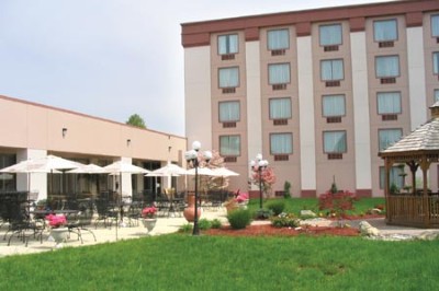 Radisson Piscataway - Patio