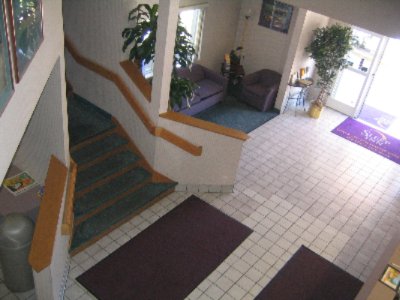 Sleep Inn Flagstaff - The Spacious Lobby With A Warm Fireplace And Cozy Environment.