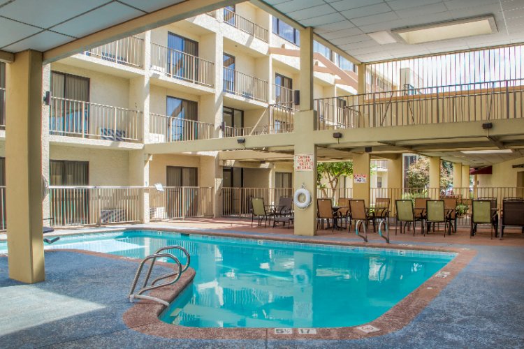 Clarion Hotel - Clarion Hotel Pool