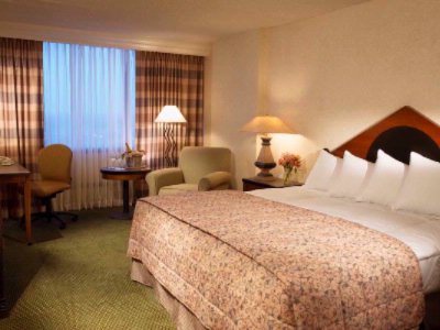 Doubletree Hotel Crystal City - Comfortable Accommodations
