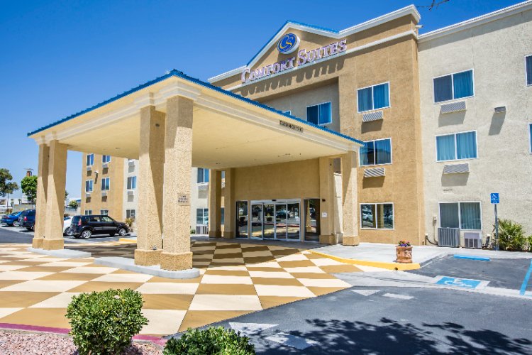 Comfort Suites Victorville - King Guest Room