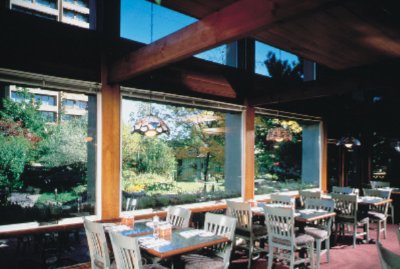 Valhalla Inn Toronto - Terrace Cafe Overlooking Courtyard
