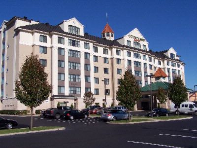 Courtyard by Marriott - 